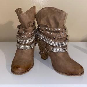 Ankle boots with lots and of sparkle